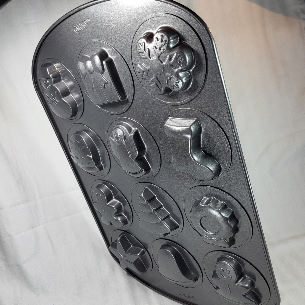 Wilton 12 Cookie Shapes Pan Non-Stick Christmas Holiday Baking Mold Metal - Picture 7 of 11